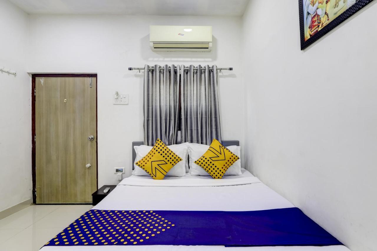Spot On 71130 Hotel Shiv Krupa Anjār Extérieur photo