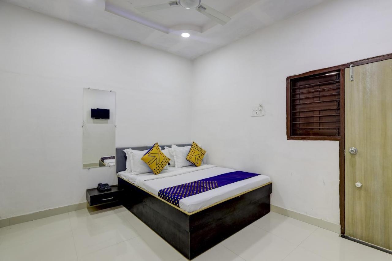 Spot On 71130 Hotel Shiv Krupa Anjār Extérieur photo